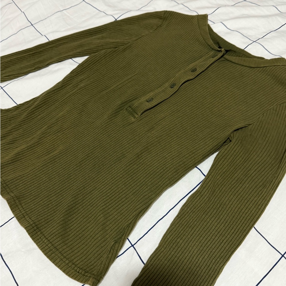 Green Ribbed Long Sleeve Tee - Picture 2 of 5